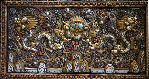 Altar screen of metal