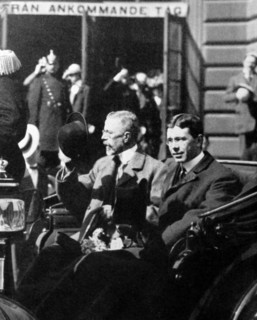 President Lauri Kristian Relander and King Gustaf V of Sweden riding together in a carriage