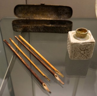Reed pens and inkwell with opaque with moulded casing
