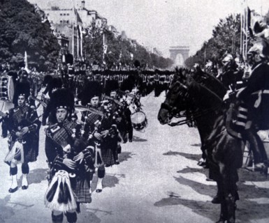 British troops marching through the Avenue des Champs-Élysées
