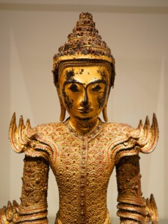 Crowned Buddha statue