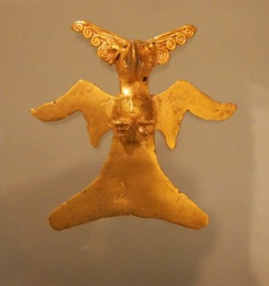 Cast-gold pendant from Costa Rica