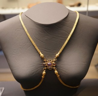 An example of a rare Roman gold body-chain