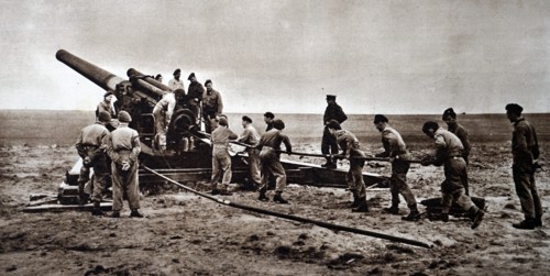 Photograph of a 240 mm howitzer M1