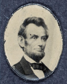 Election campaign badge with a portrait of Abraham Lincoln
