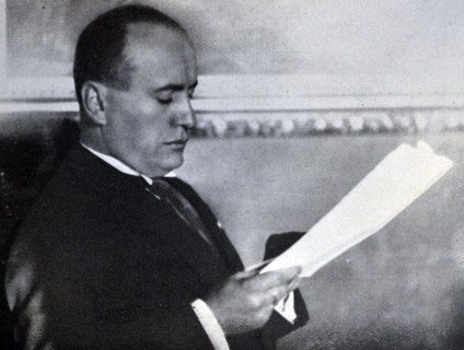 Mussolini reads the Treaty of Conciliation between Church and State