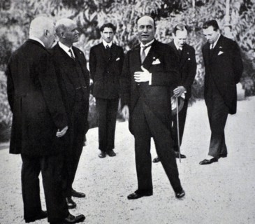 Mussolini attends an electronics fair 1929