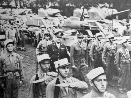 WWII: French general de Tassigny with French foreign legionnaires, France 1944