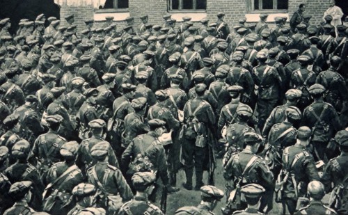 British soldiers prepare for transport from London to the battlefields during WWI.