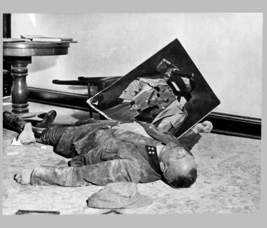 Photograph of the body of Walter Doenicke