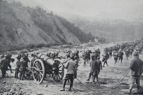 Italian army crossing the Carnia region in Italy during WWI
