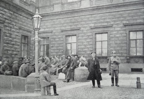 Hostages arrested by Red army soldiers