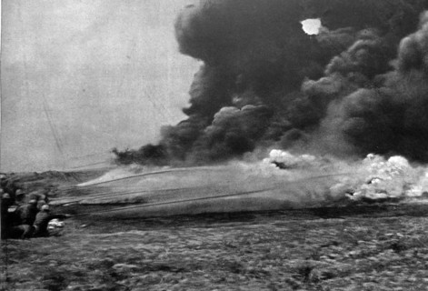 WWI French flame throwers attack a german position 1916
