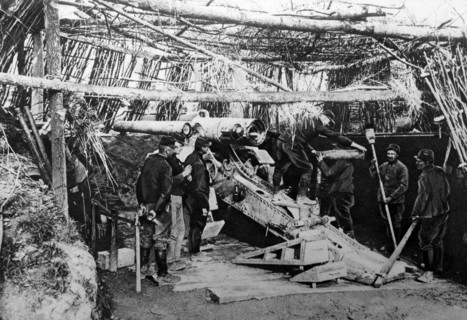French soldiers at an artillery position;   during WWI 1915
