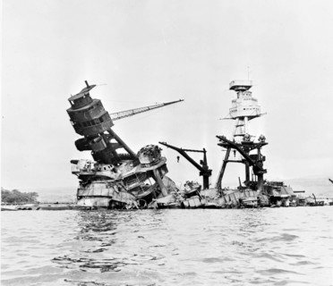 USS Arizona;   Pearl Harbour after the Japanese attack in World War II 1941