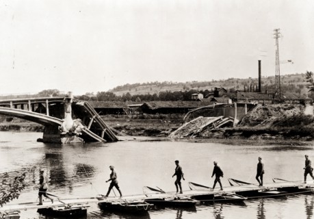First pontoon bridge built across the Marne by U.S. Engineers;   Lucy;   France 1920