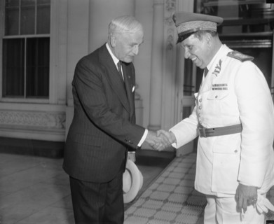Secretary of State Cordell Hull bids goodbye to General Pedro Aurelia Goes Monteiro