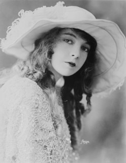 Photograph of Lillian Gish