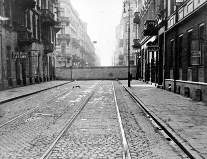 Photograph of a wall encircling Jewish ghetto in Warsaw
