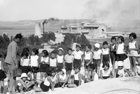 Photograph of Jewish School children on Carmel slope in the background