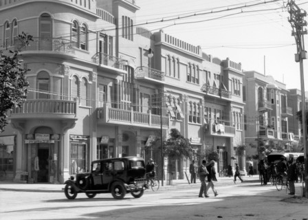 Photograph of Allenby Street in Tel Aviv