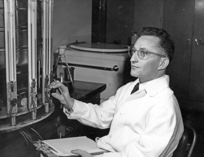 Photograph of Sol Spiegelman