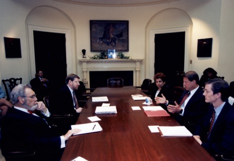 Colour photograph of Everett Koop meeting with Vice-President Al Gore at the White House