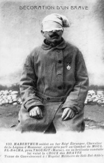 Postcard celebrating the bravery of injured soldier