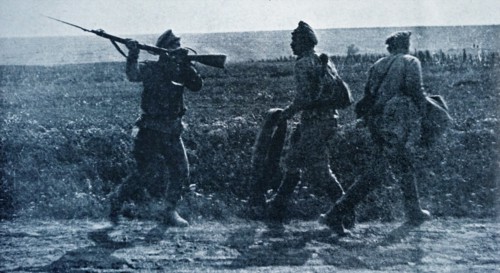 Photograph of a Russian soldier stopping deserters during the First World War