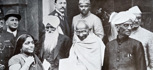 Mahatma Gandhi on his way to a session of the Second Round Table Conference on India 1931; with him are Sarojini Naidu, Prabhashankar Pattani, A
