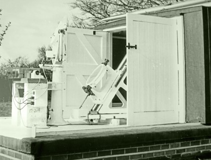 Photograph of a Coelostat being used at the Cambridge University observatories