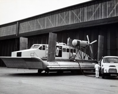 Photograph of a Sikorsky S-64 Skycrane, an American twin-engine heavy-lift helicopter