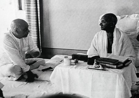 Sardar Patel with Mahatma Gandhi during his hunger strike, following Indian Partition 1947