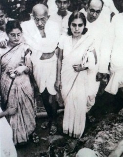 Mahatma Gandhi after a hunger strike is supported by his granddaughter Abha