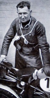 cigarette card showing: Ernst Jakob Henne