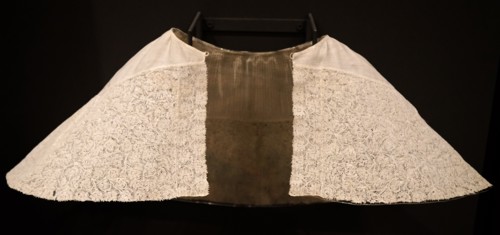 Linen and lace trimmed woman's band