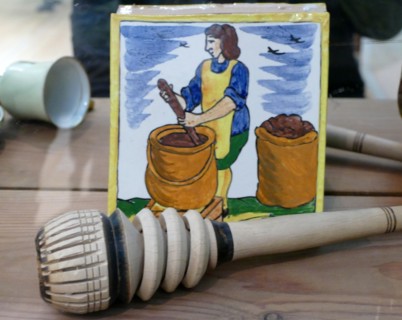 A woman using a Jicara