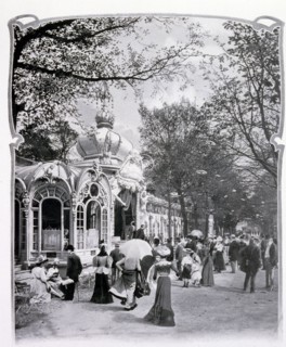 Photograph of the Rue du Paris shows attractions set up by the brothers Guillaume