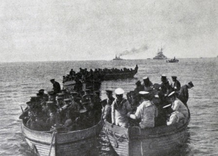 Naval landing party comes ashore at Kum Kale during World War I