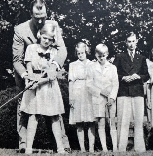 Prince Félix of Luxembourg, husband of Charlotte, Grand Duchess of Luxembourg with his children, in exile during World War II