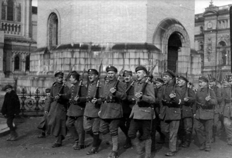 Polish troops marching through Warsaw in 1919