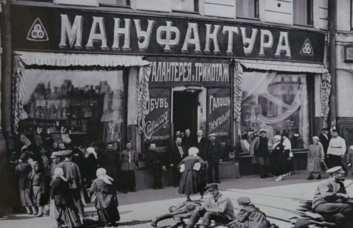 A shop re-opens in Russia (Soviet Union) after the restoration of the private sector