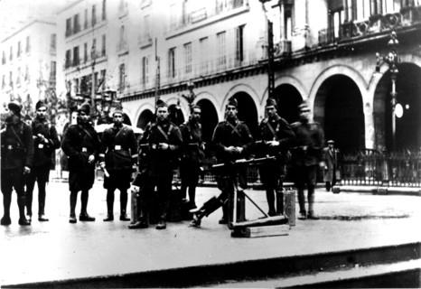 Soldats nationalistes dans les rues de Sarragosse, 1936