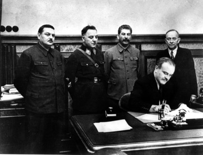Molotov signing the mutual aid treaty between the U.S.S.R. and the Finnish Democratic Republic