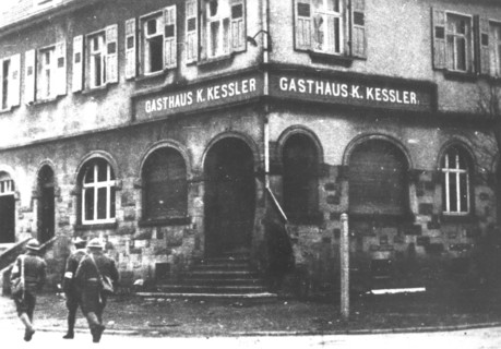 Germany, French front: soldiers crossing a deserted German village