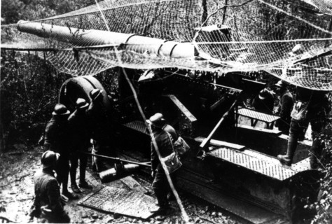 France, French front, French heavy artillery piece in action