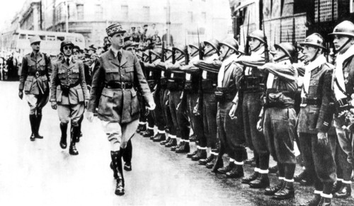 July 14, 1940, London. General De Gaulle inspecting the first volunteers
