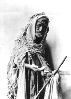Un vieux mendiant à Tunis. Photographie de Maurice Guibert