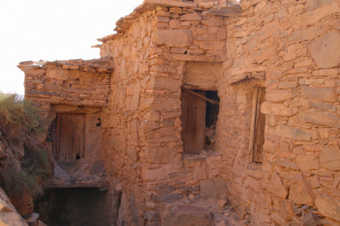 Greniers fortifiés du sud marocain, ou agadirs.