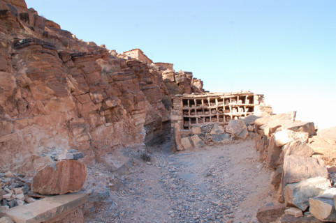 Greniers fortifiés du sud marocain, ou agadirs.